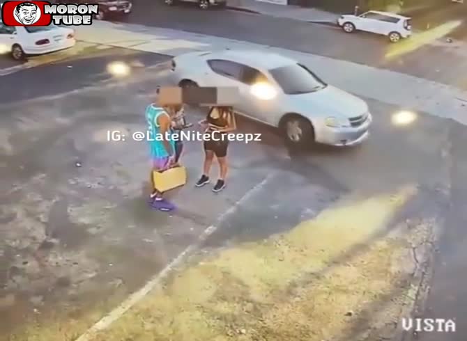 Video: Police in Los Angeles are looking for the guy who shot two robbers